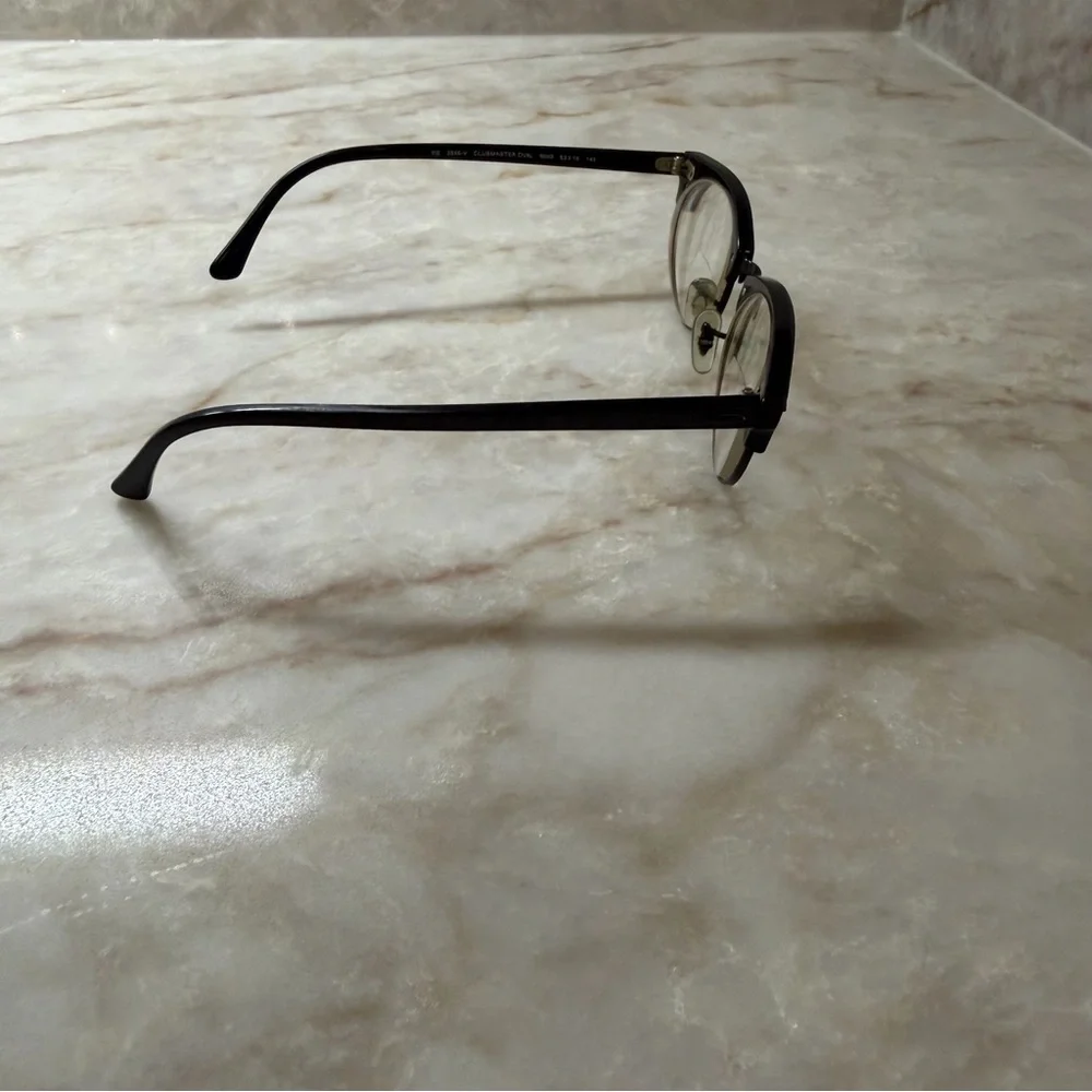Ray-Ban classic oval